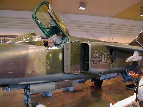 30949 B / 600 x 450 / Mig-23.jpg