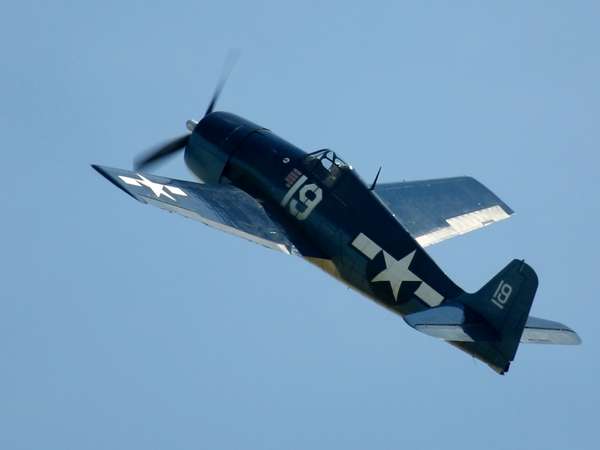 10331 B / 600 x 450 / HellcatClimbingSharply6oClock.jpg