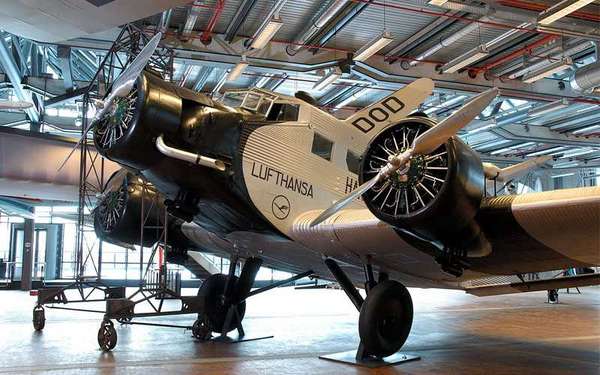 46930 B / 600 x 375 / Ju52-nahlad.jpg