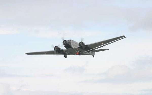 7649 B / 600 x 375 / Ju52-nahlad2.jpg