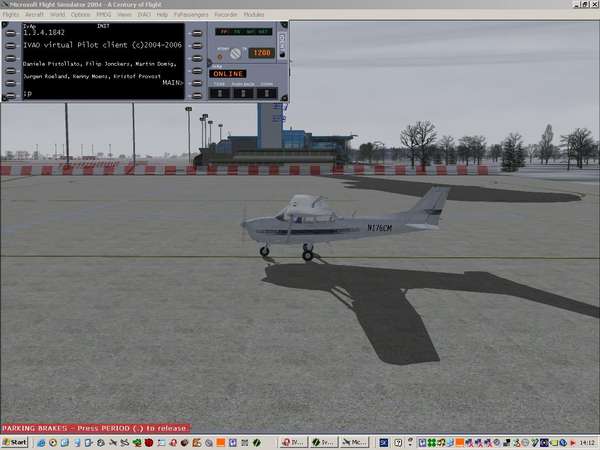 28188 B / 600 x 450 / Stojim na c.34-Cessna172 a vpravo ma byt masina-CSA087,podla IVAC.JPG