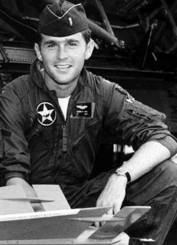 22012 B / 361 x 500 / 433px-GW-Bush-in-uniform.jpg