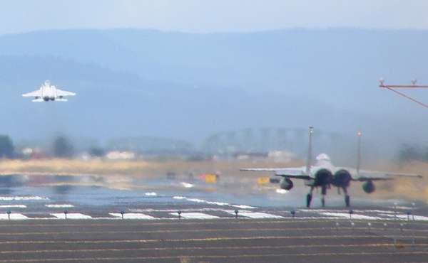 13710 B / 600 x 370 / 2 f-15.JPG