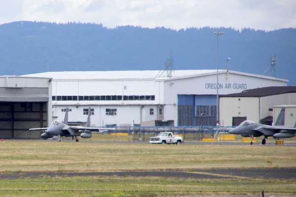 23752 B / 600 x 399 / F-15 1..JPG