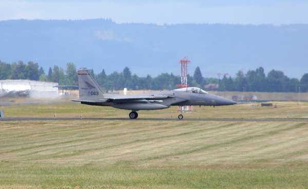 17755 B / 600 x 368 / F-15 4..JPG