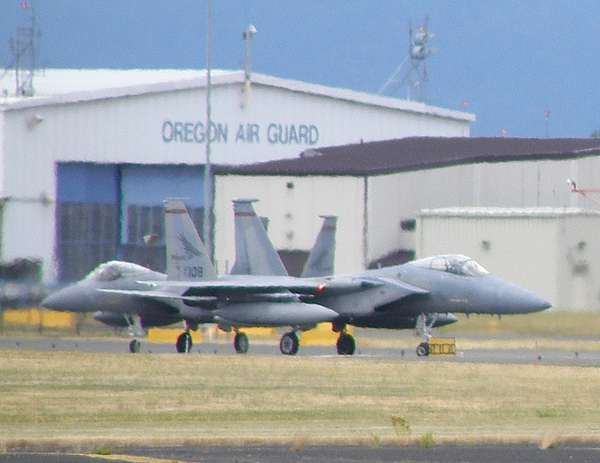 24505 B / 600 x 463 / F-15 2..JPG