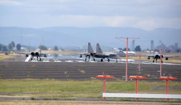 19775 B / 600 x 348 / Goog F-15.JPG