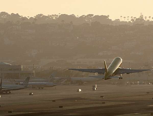 16714 B / 600 x 454 / sunset jet.jpg