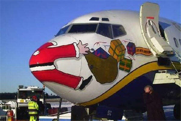34852 B / 600 x 401 / dead santa.jpg