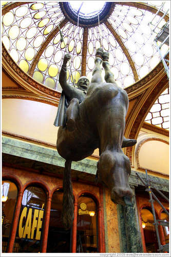 44692 B / 333 x 500 / prague-nove-mesto-lucerna-pasaz-statue-st-wenceslas-upside-down-horse-david-cerny-large.jpg