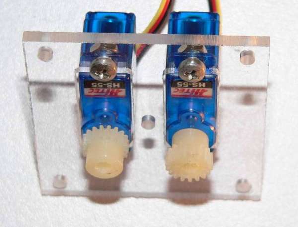 24655 B / 600 x 458 / Gauge_Servos.jpg