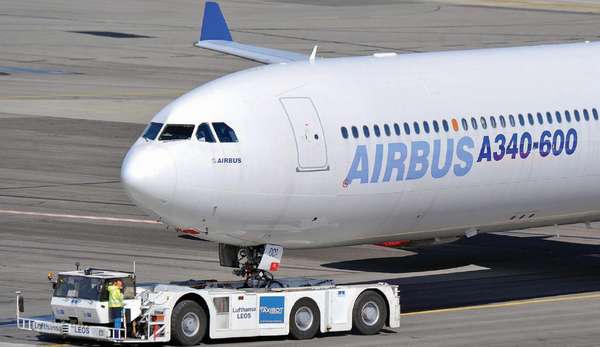 24104 B / 600 x 347 / TaxiBot.JPG 24104 B / 600 x 347 / TaxiBot.JPG