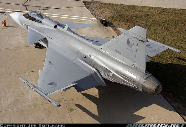 40553 B / 600 x 412 / gripen.jpg