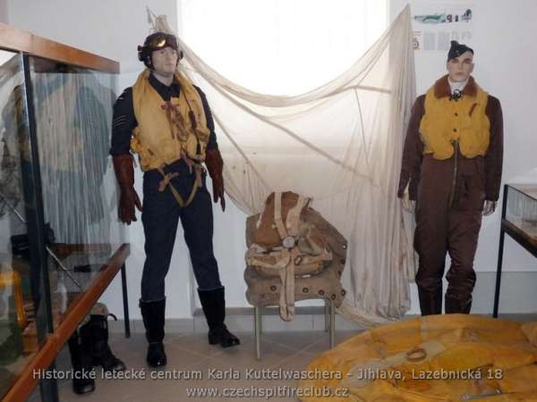 29368 B / 600 x 450 / Czech_Spitfire_Club_-_Centrum_Karla_Kuttelwaschera_201106_04__640x480.jpg
