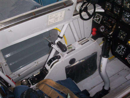 24636 B / 441 x 334 / LF-cockpit.jpg