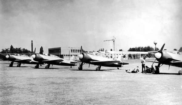 21652 B / 600 x 346 / Yak-11.jpg