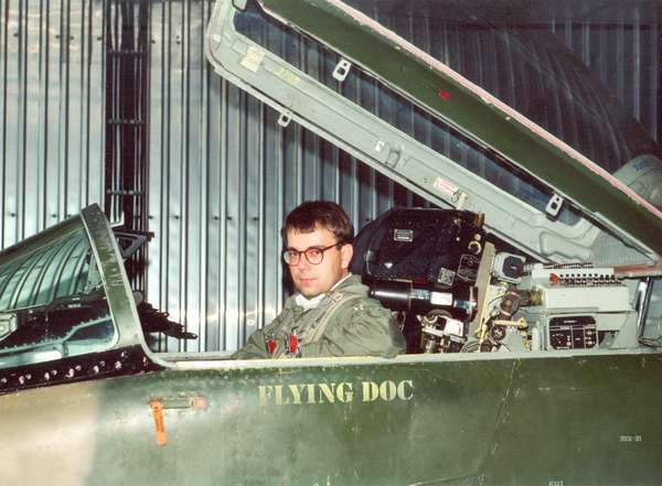 39869 B / 600 x 441 / MiG-29 Flying Doc.jpg