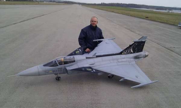 16872 B / 600 x 359 / Gripen.jpg