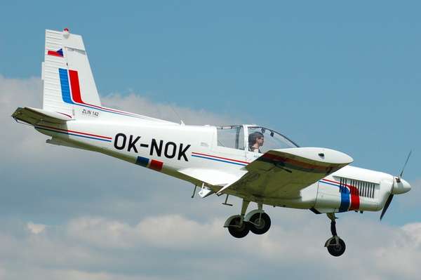 16046 B / 600 x 399 / z142-ok-nok-aeroklub-cr-hranice-na-morave-lkhn.jpg