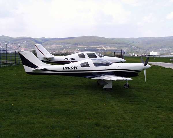 26887 B / 600 x 480 / Lancair 360 OM-DYL.jpg