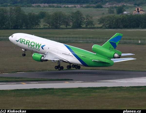 29305 B / 600 x 465 / dc10-30f-n450ml-arrow-air-apw-jw-budapest-bud-lhbp.jpg