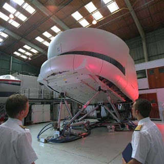 18004 B / 320 x 320 / 777-300ER full-flight simulator.jpg