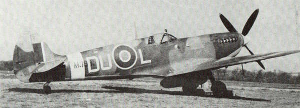 20552 B / 600 x 217 / Spitfire_IX_DUL.jpg