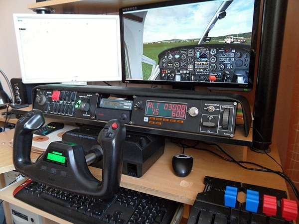 39564 B / 600 x 450 / 06Home Cockpit.JPG