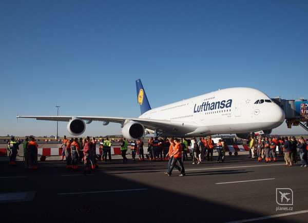 21440 B / 600 x 435 / a380-841-d-aimf-lufthansa-dlh-lh-praha-ruzyne-prg-lkpr (1).jpg