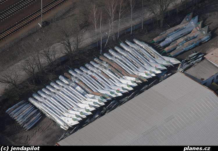 70804 B / 750 x 519 / mig21mf-7704-slovak-air-force-sqf-mimo-letiste.jpg