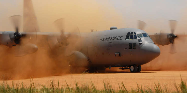 21174 B / 750 x 375 / C-130_Hercules_performs_a_tactical_landing_on_a_dirt_strip.jpg