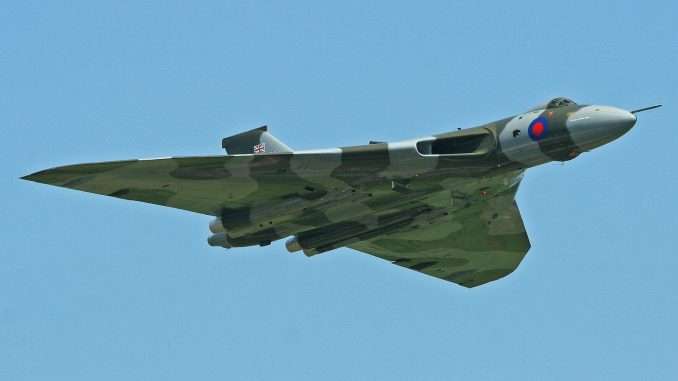 10476 B / 678 x 381 / Avro-Vulcan-XH558-Flight-Waddington-678x381.jpg