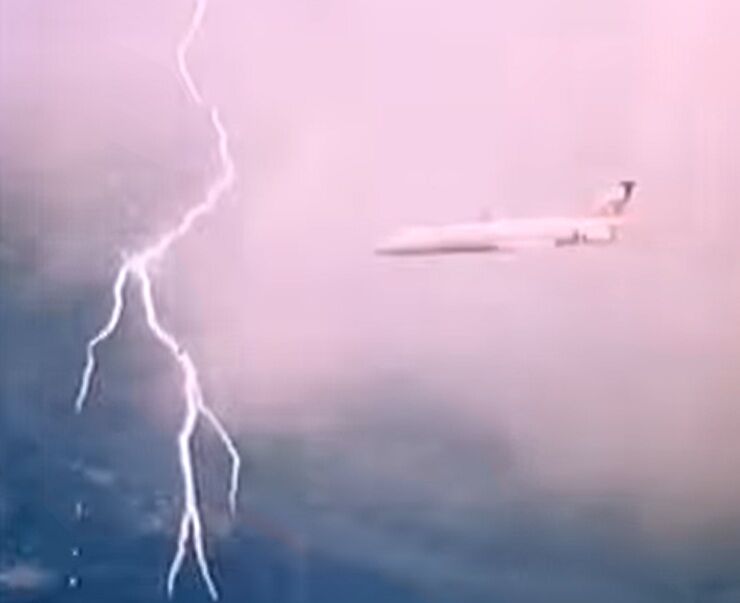 18797 B / 740 x 603 / il62_bourka.jpg