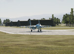 Su-33_rolujem na stojánku Su-33_rolujem na stojánku