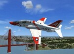 Cvičný americký letoun T-45 Goshawk poblíž mostu Golden Gate v San Franciscu Cvičný americký letoun T-45 Goshawk poblíž mostu Golden Gate v San Franciscu